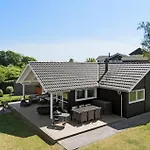 A Stunning In With 3 Bedrooms And Wifi Nyaraló